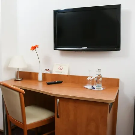 佐纳城市酒店 3*