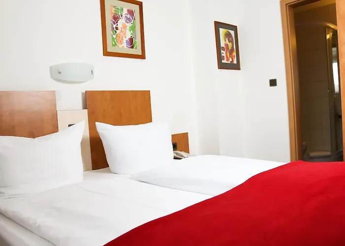 佐纳城市酒店 3*